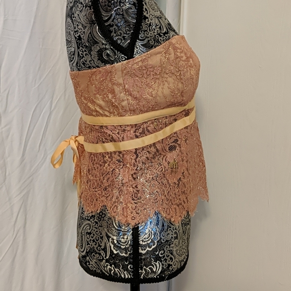 Bebe vintage pink and gold lace top - Picture 4 of 11